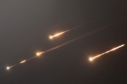 宝宝取名伊朗以导弹齐射回应以色列的大规模袭击